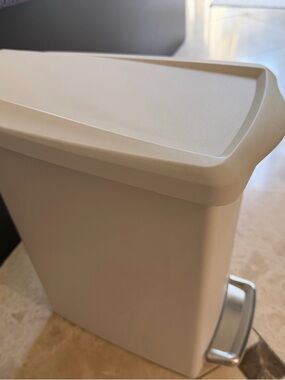 White Step Trash Can with Silver Pedal Simplehuman